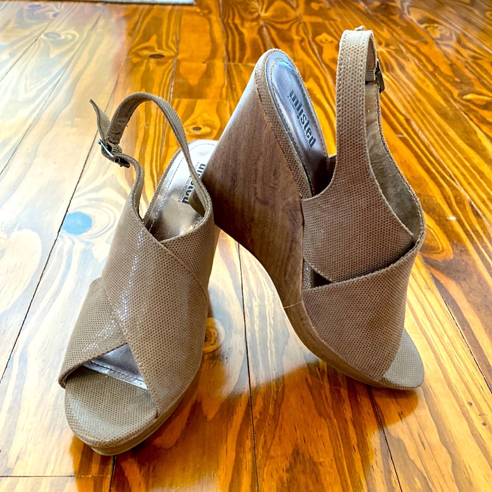 Unlisted - A Kenneth Cole Production Wedge Heels Size 7.5 Brown